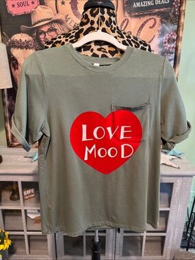 NWT Olive Green Tee with Red 'LOVE MOOD' Heart Graphic Size Med 10/12